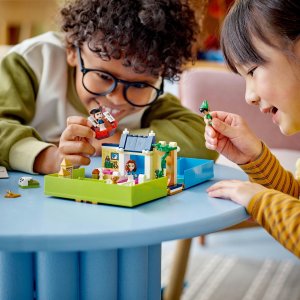 LEGO Disney Książka z przygodami Piotrusia Pana i Wendy (43220) 4