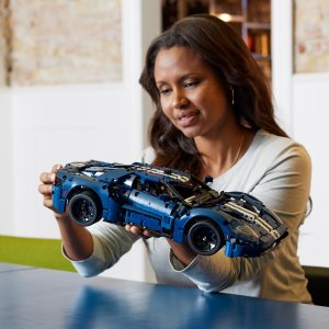 LEGO Technic Ford GT, wersja z 2022 roku (42154) 2