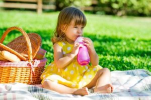 Chicco CHICCO KUBEK NIEKAPEK TERMICZNY ZE SŁOMKĄ 14M+ CHICCO KUBEK TERMICZNY 266 ML 4