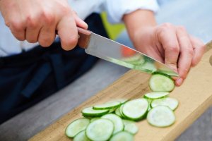 Deska do krojenia Gerhaus Deska drewniana do krojenia z rączką 35 x 15,5 cm 8