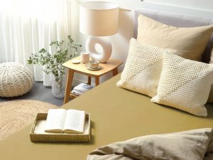 Beliani Bawełniane prześcieradło z gumką 180 x 200 cm oliwkowe JANBU 2