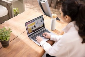 Laptop HP HP EliteBook 840 Aero G8 i5-1135G7 14"FHD AG 1000nit UWVA 8GB_3200MHz SSD256 IrisXe FPR 53Wh W10Pro 3Y OnSite Aluminium 8