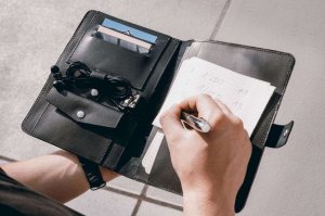 Solier Accessories Skórzany organizer na dokumenty Solier SA21 bordowy 5