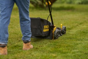 Kosiarka akumulatorowa Stanley SFMCMW2651M 13