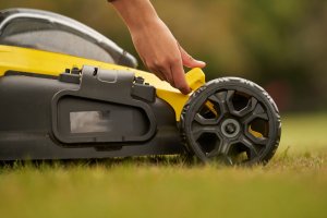 Kosiarka akumulatorowa Stanley SFMCMW2651M 24