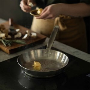 Patelnia Fiskars 24cm 5