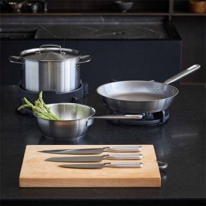 Patelnia Fiskars 24cm 6