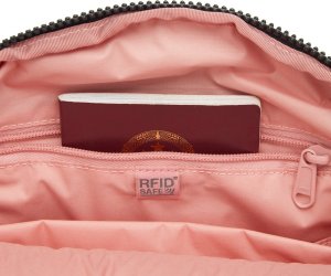 Pacsafe Plecak mini damski antykradzieżowy 8L Pacsafe Citysafe Econyl - czarna 7