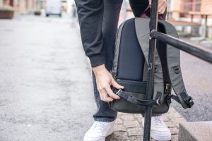 Pacsafe Plecak miejski antykradzieżowy Pacsafe Metrosafe X 20L - ciemnoszary 18