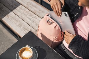 Pacsafe Plecak mini damski antykradzieżowy 8L Pacsafe Citysafe CX Econyl - różowy 17