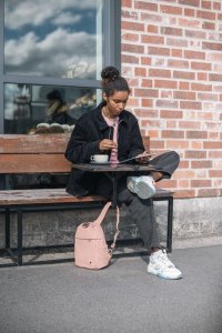 Pacsafe Plecak mini damski antykradzieżowy 8L Pacsafe Citysafe CX Econyl - różowy 4