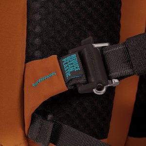 Pacsafe Plecak miejski antykradzieżowy 18l Pacsafe ECO - pomarańczowy , z econylu 22