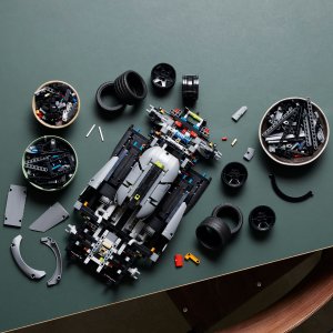 LEGO Technic PEUGEOT 9X8 24H Le Mans Hybrid Hypercar (42156) 6