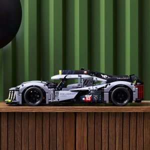 LEGO Technic PEUGEOT 9X8 24H Le Mans Hybrid Hypercar (42156) 7