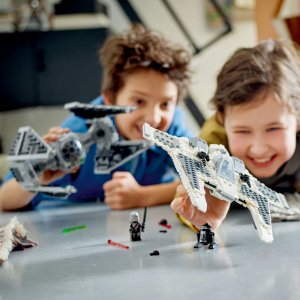 LEGO Star Wars Mandaloriański myśliwiec Fang Fighter kontra TIE Interceptor (75348) 5
