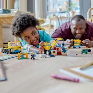LEGO City Ciężarówki i dźwig z kulą wyburzeniową (60391) 4