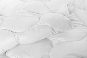 LOZKOHOLICY.PL Sp.z o.o. Sp. K. Kołdra 220 x 200 Pikowana Lars Całoroczna 4