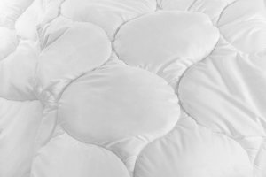 LOZKOHOLICY.PL Sp.z o.o. Sp. K. Kołdra 220 x 200 Pikowana Lars Całoroczna 7