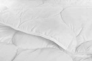 LOZKOHOLICY.PL Sp.z o.o. Sp. K. Kołdra 220 x 200 Pikowana Lars Całoroczna 10