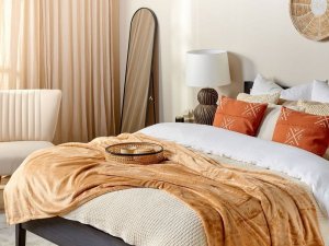 Beliani Koc 150 x 200 cm piaskowy BAYBURT 2