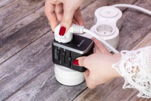 Verbatim 100-250 V Adapter podróżny, CEE7 (widelec) - gniazdo, czarny, Verbatim 15