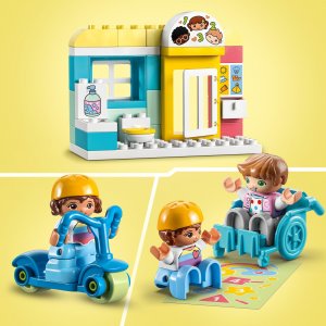 LEGO Duplo Dzień z życia w żłobku (10992) 2