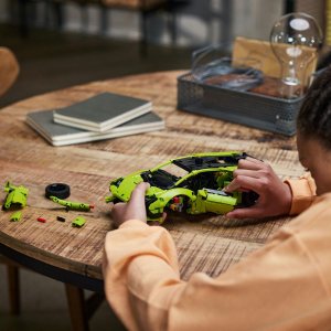 LEGO Technic Lamborghini Huracán Tecnica (42161) 6