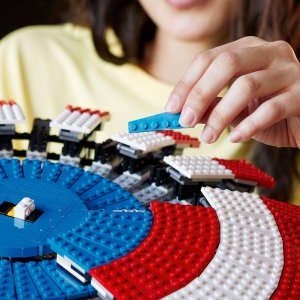 LEGO Marvel Tarcza Kapitana Ameryki (76262) 3
