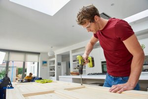 Wiertarko-wkrętarka Ryobi R18PD3-220TAH Wiertarko-wkrętarka 18V ONE+ zestaw z dwoma akumulatorami skrzynką narzędziową, narzędziami i akcesoriami Ryobi 11