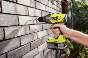 Wiertarko-wkrętarka Ryobi R18PD3-220TAH Wiertarko-wkrętarka 18V ONE+ zestaw z dwoma akumulatorami skrzynką narzędziową, narzędziami i akcesoriami Ryobi 9