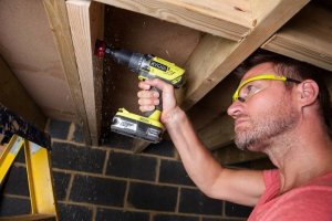 Wiertarko-wkrętarka Ryobi R18PD3-220TAH Wiertarko-wkrętarka 18V ONE+ zestaw z dwoma akumulatorami skrzynką narzędziową, narzędziami i akcesoriami Ryobi 10