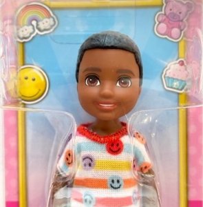 Lalka Barbie Mattel Chelsea Chłopiec T-Shirt Uśmiechnięte buźki (HNY58) 1