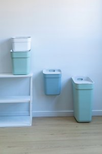 Kosz na śmieci Kadax do segregacji uchylny niebieski 9