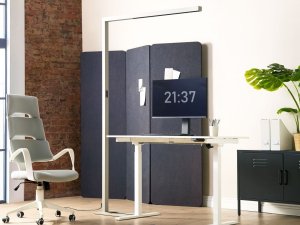 Lampa podłogowa Beliani Lampa podłogowa LED metalowa srebrna MENSA 3