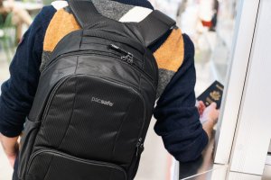 Pacsafe Metrosafe LS450 ECONYL backpack Econyl Black 8