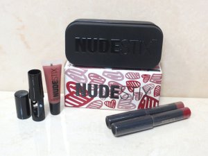 Nudestix Set Nudestix: Red Hot Lips Mini Kit Royal, Cream Lipstick, 04, Nude, 2 ml + Red Hot Lips Mini Kit Royal, Cream Lipstick, Posh, 2.5 ml For Women 1