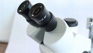 Mikroskop Rosfix MIKROSKOP TRINOKULAROWY NA WYSIĘGNIKU + AKCESORIA 3