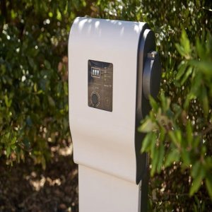 Ładowarka Legrand Green'Up Premium Wallbox 22kW 3F IP44, IK08 (058002) 8