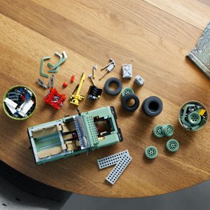 LEGO Icons Land Rover Classic Defender 90 (10317) 6