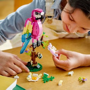 LEGO Creator różowa papuga (31144) 7