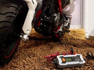 Ładowarka eXtremestyle eXtreme Inteligenta ładowarka do akumulatora 6V i 12V 2