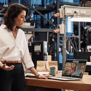 Laptop HP Laptop HP ProBook 455 G10 / 725A2EA / AMD Ryzen 3 / 16GB / SSD 512GB / AMD Radeon / FullHD / Win 11 Pro / Srebrny 7