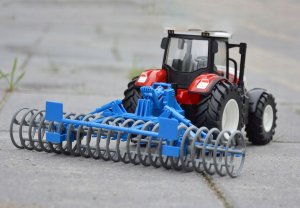 OEM TRAKTOR ZDALNIE STEROWANY 1:24 CIĄGNIK RC +MASZYNA (6636) 4