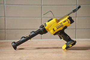 Stanley Pistolet do silikonu FATMAX V20 SFMCE600B-XJ 4