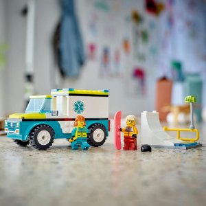 LEGO City Karetka i snowboardzista (60403) 7