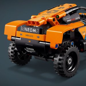 LEGO Technic NEOM McLaren Extreme E Race Car (42166) 3