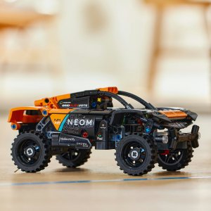 LEGO Technic NEOM McLaren Extreme E Race Car (42166) 7