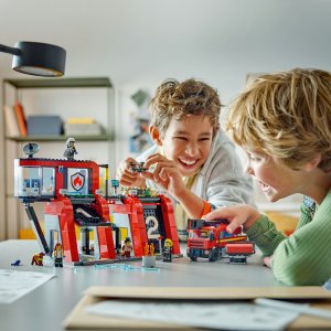 LEGO City Remiza strażacka z wozem strażackim (60414) 5