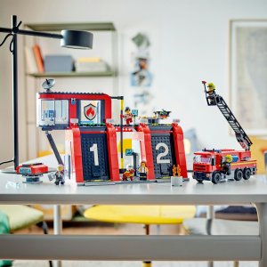 LEGO City Remiza strażacka z wozem strażackim (60414) 7