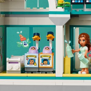 LEGO Friends Szpital w mieście Heartlake (42621) 2